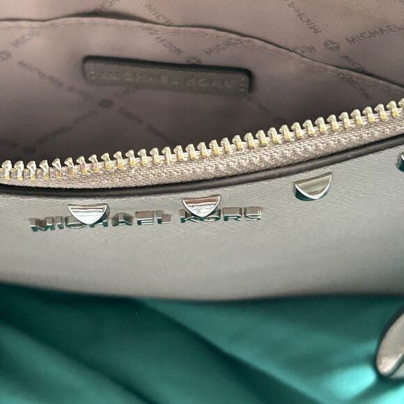 2/30 Michael Kors Jet Set XL Wristlet Gray Saffiano Leather Studded Clutch - Picture 4 of 6